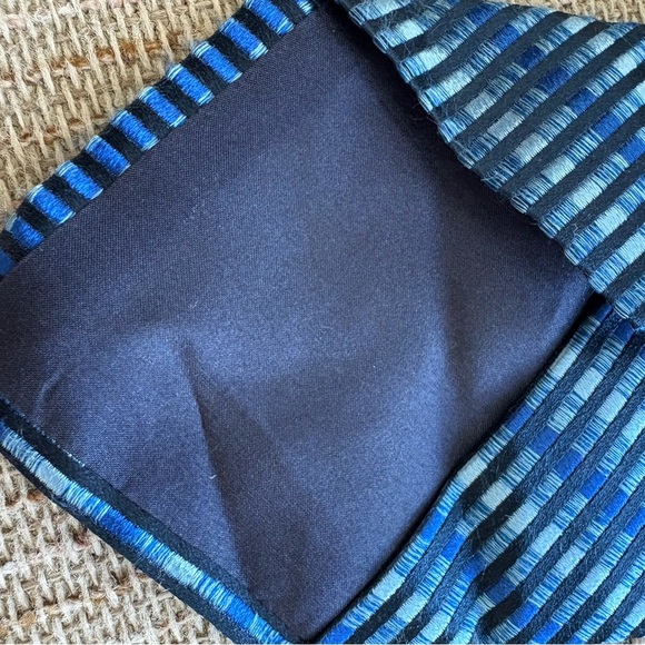 Charvet Silk Blue Striped Men's Tie - Picture 6 of 9